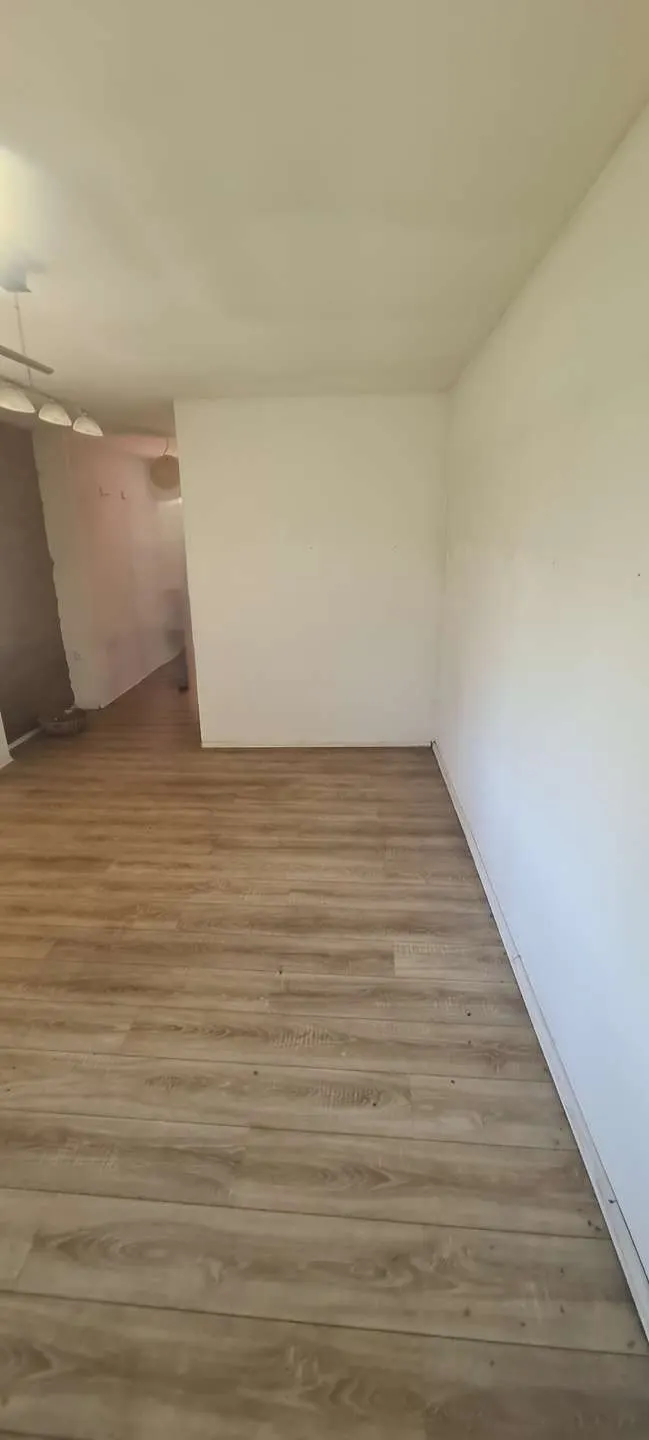 Blick vom Wohnzimmer in Richtung Küche