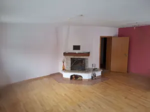 Wohnzimmer mit Kamin